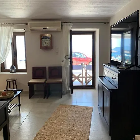 Evi's House Apartment Kandia