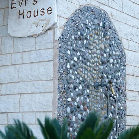 Evi's House * Candia